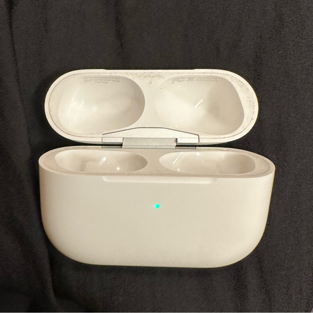 AirPod pro case. Wireless charging.